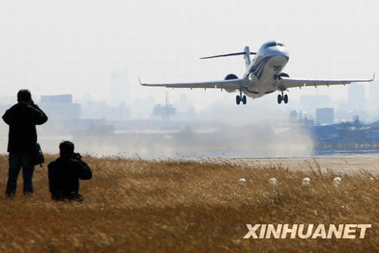 ARJ21-700˳ɸߺ 2010꽻