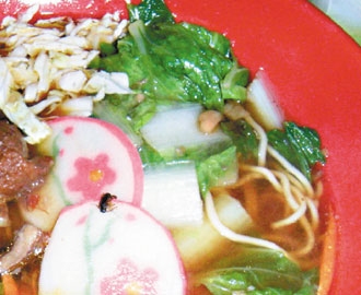 餐厅里惊现“小强拉面”　松山机场真丢脸！