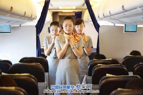 海南航空在机上哀悼舟曲遇难同胞