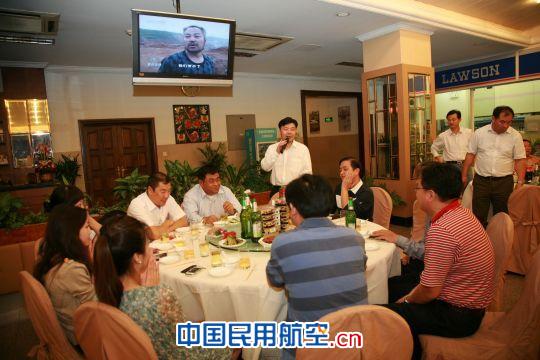 分公司杜冬升总经理代表分公司领导慰问机组