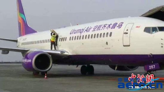 乌鲁木齐航空客机应急安全门被打开