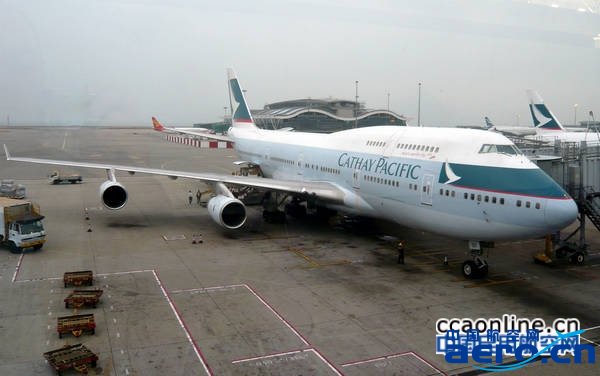 cathay_pacific_b747-400_b-hui