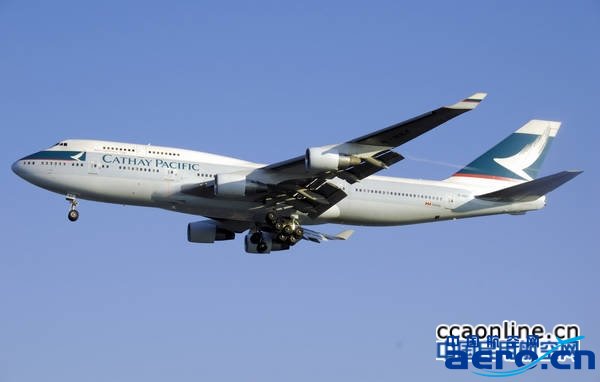 cathaypacific_b747-400_b-hkf_arp