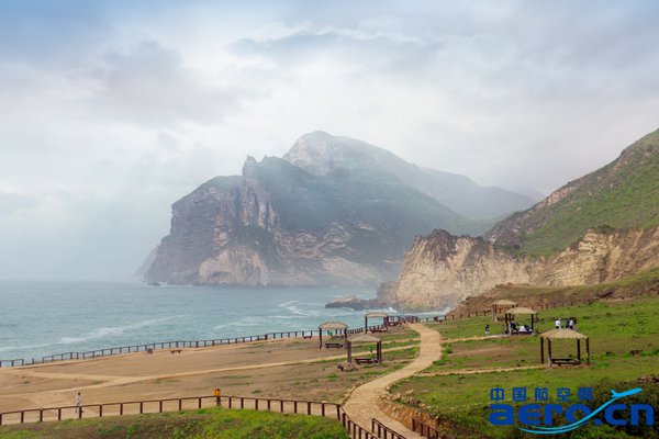阿曼塞拉莱海滩.jpg