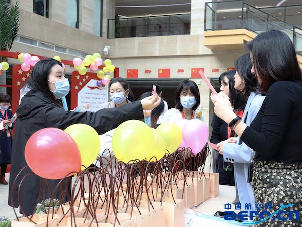 附图6：海南航空海口美兰基地举办“美丽加油站”游园会.JPG