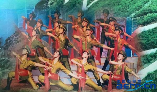 图五 袁方文工团演出照.jpg